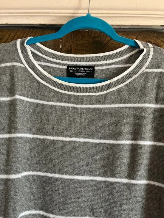 Banana Republic women’s Gray and White Striped Crewneck Sweater wool & cashmere - Picture 6 of 7